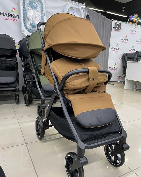 Прогулянкова коляска CARRELLO Forza EVA-колеса, складання однією рукою