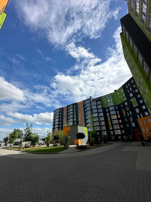 Продається 2-кімнатна квартира в ЖК "Міленіум" з виглядом на озеро!