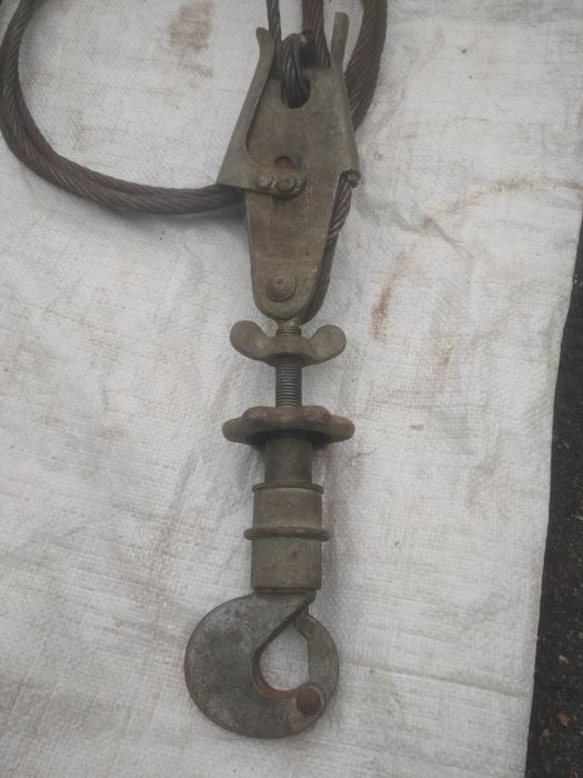 Трос с спец.крюком крана,лебедки.