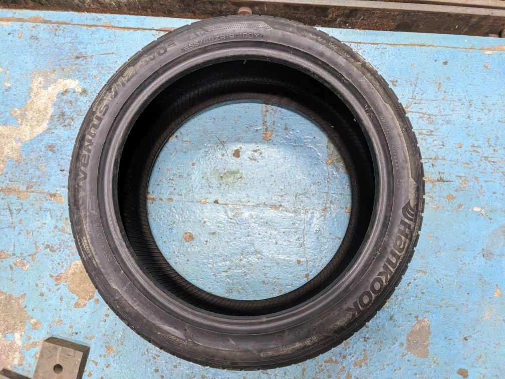 Hankook ventusv12 255/40 zr19