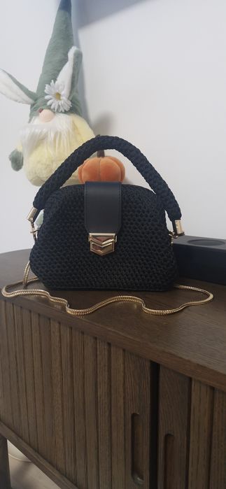 Ręcznie robiona na szydełku torebka