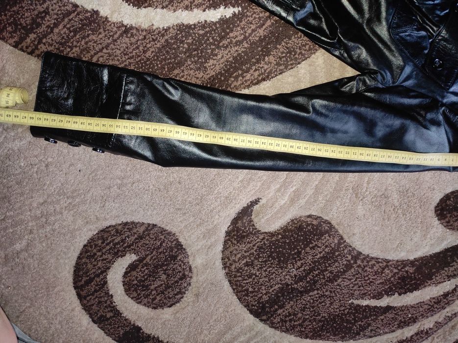 Шкіряна жіноча куртка 48 р