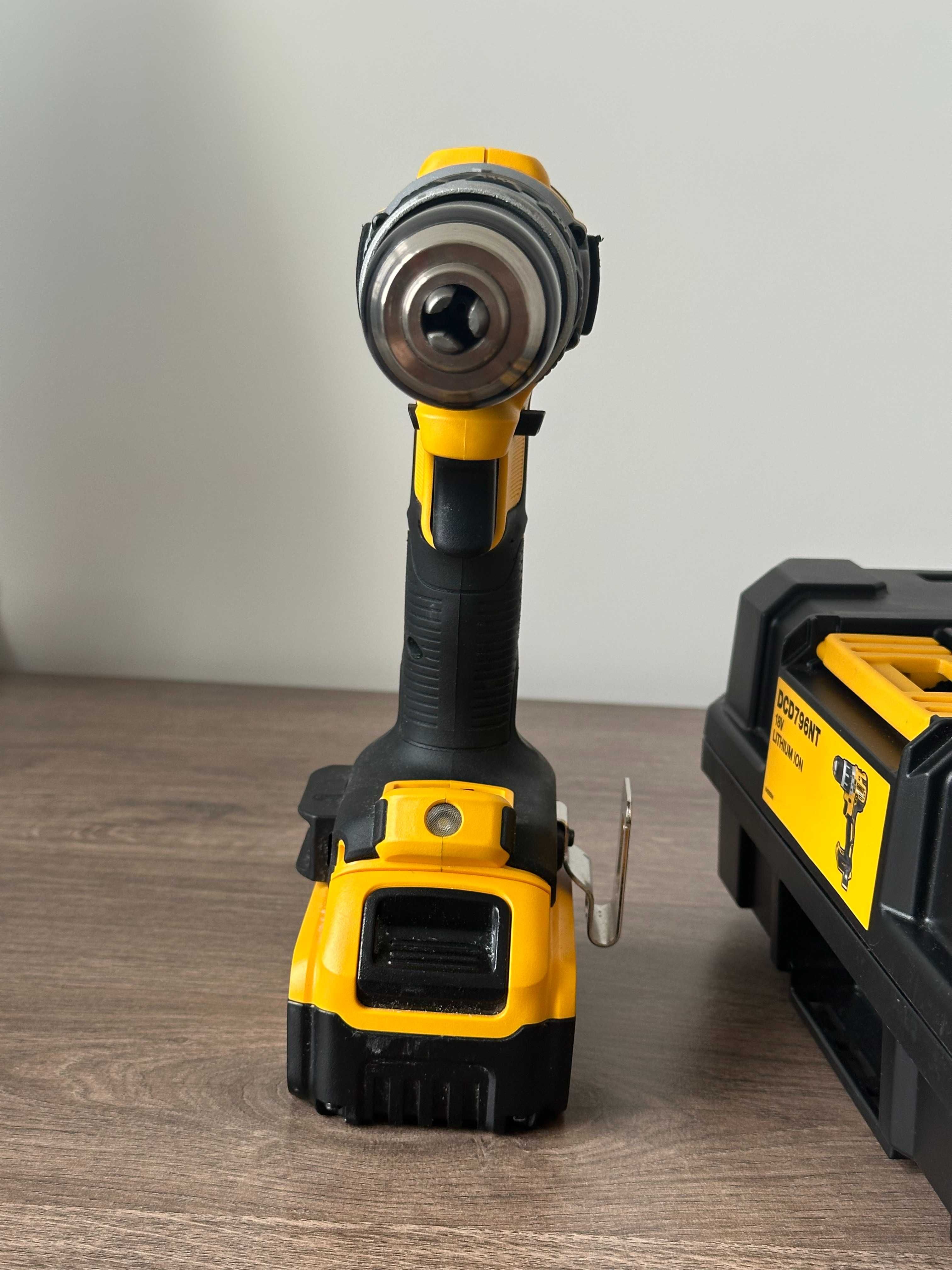 Дриль-шурупокрут DeWALT DCD796NT в гарному стані з кейсом