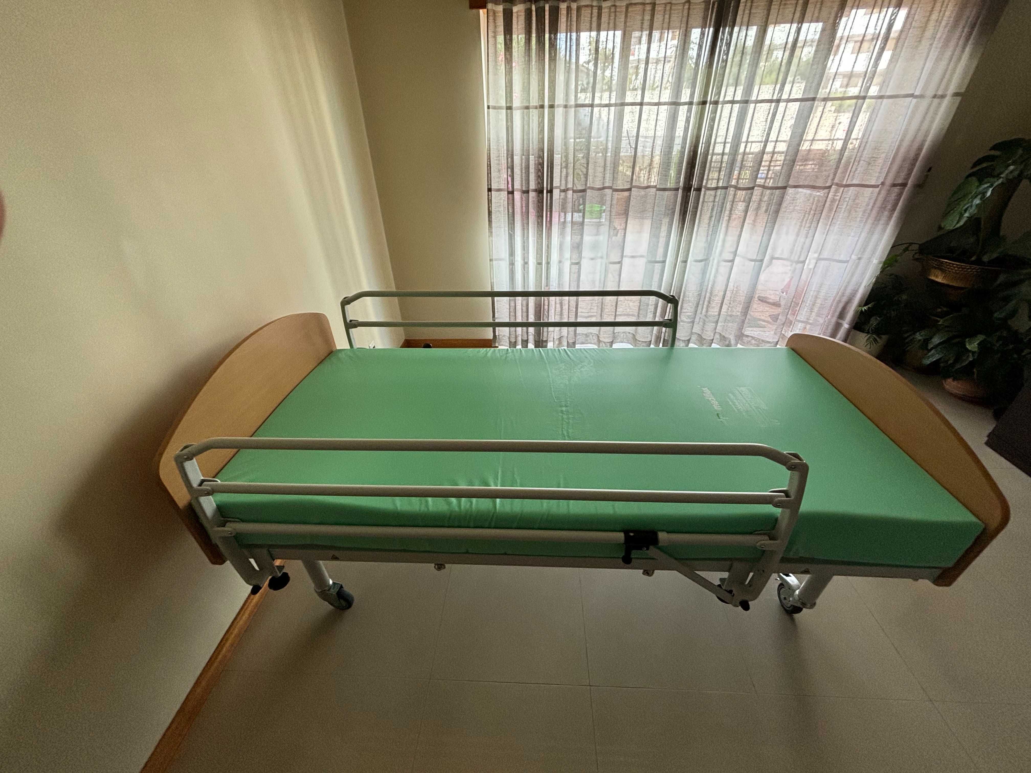 Cama hospitalar articulada electrica