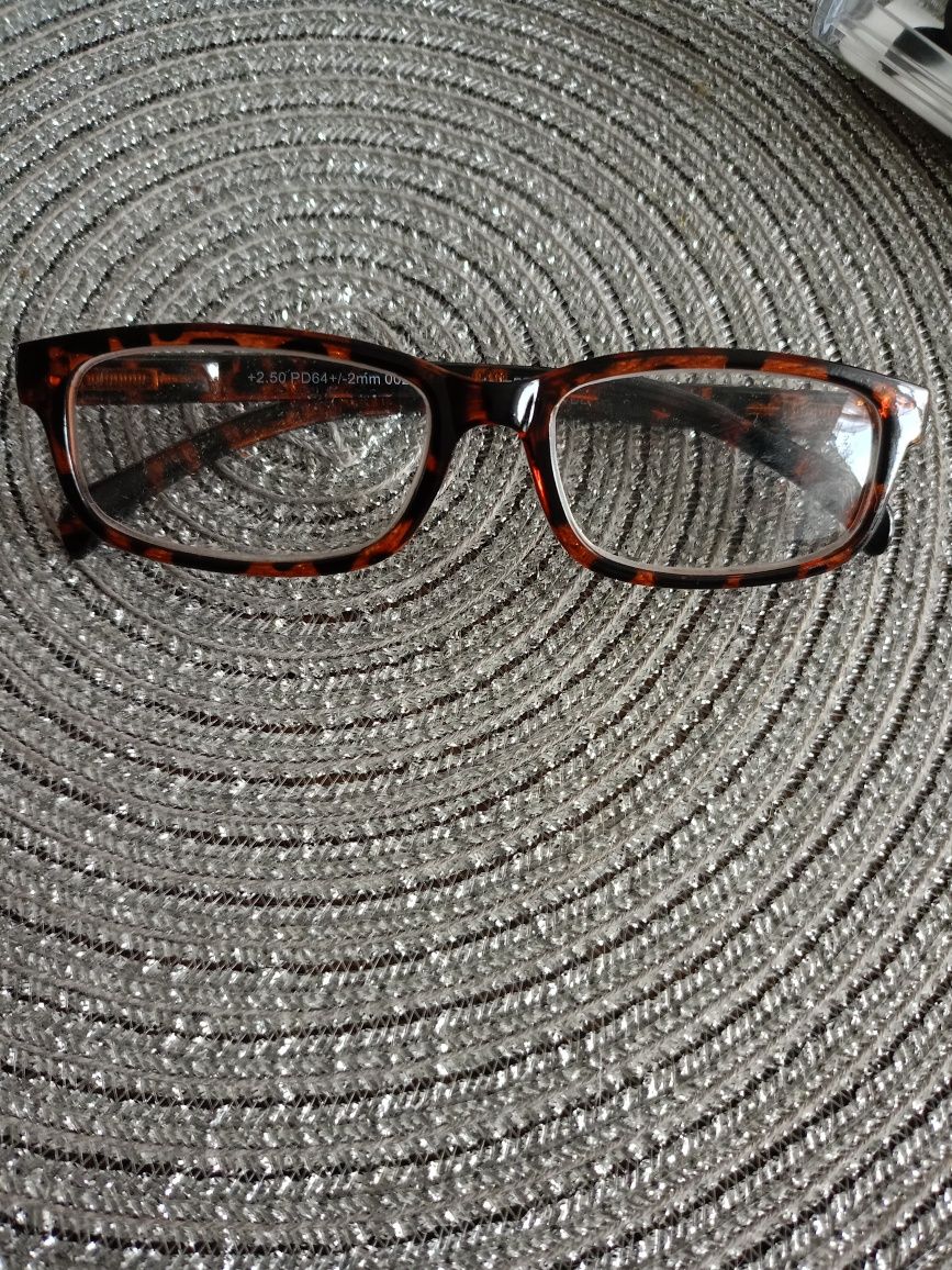 Sprzedam nowy zestaw okularów do czytania