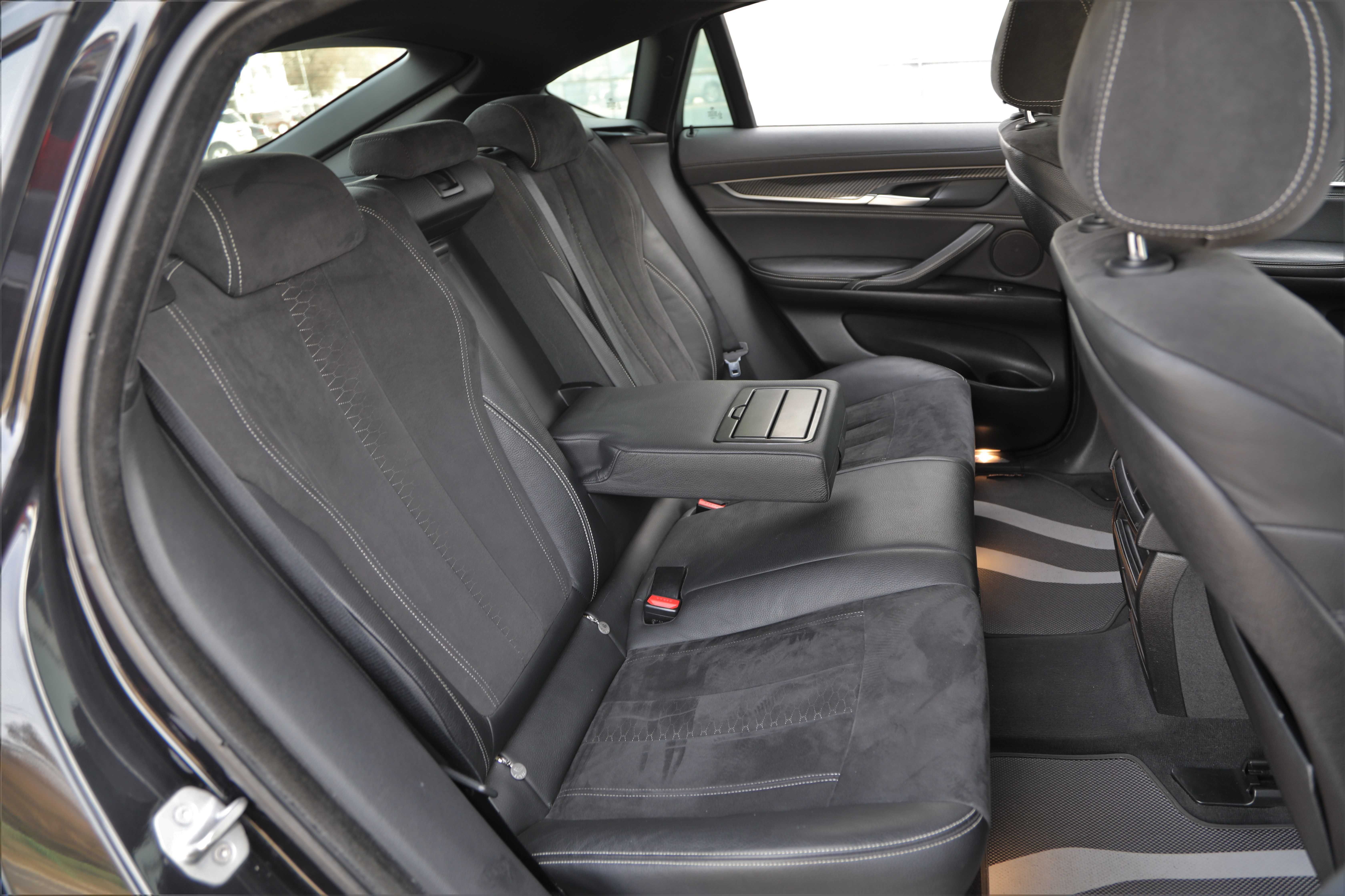 Офіційний BMW X6 М50d 2015 року