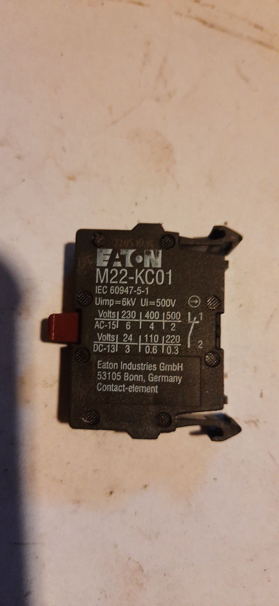 Wyprzedaż garażowa nowych elektrycznych rzeczy