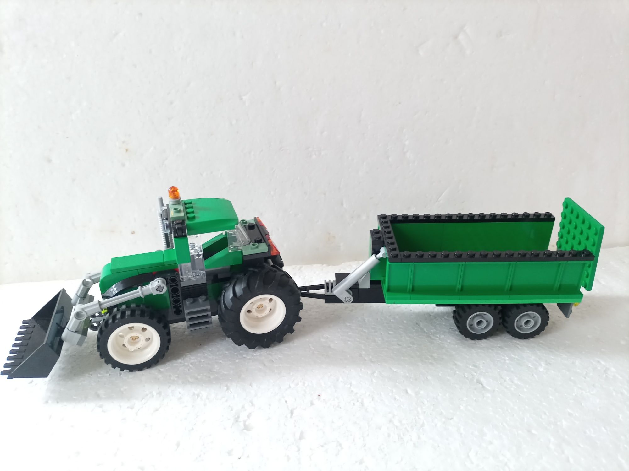 Klocki LEGO traktor przyczepa farma