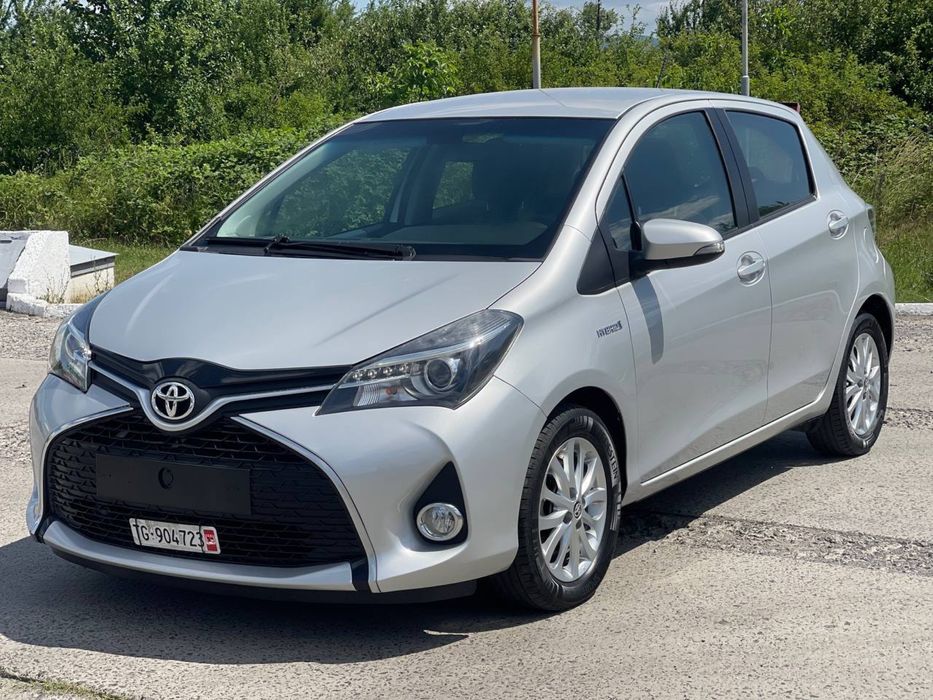 Продам Toyota Yaris hybrid 2012