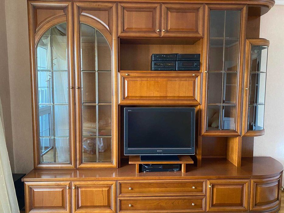 Стенка орех массив для зала