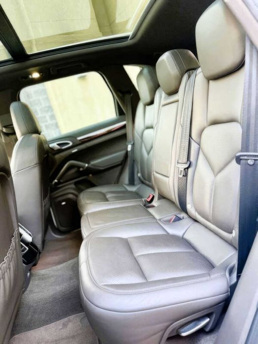 Porsche Cayenne      2016
