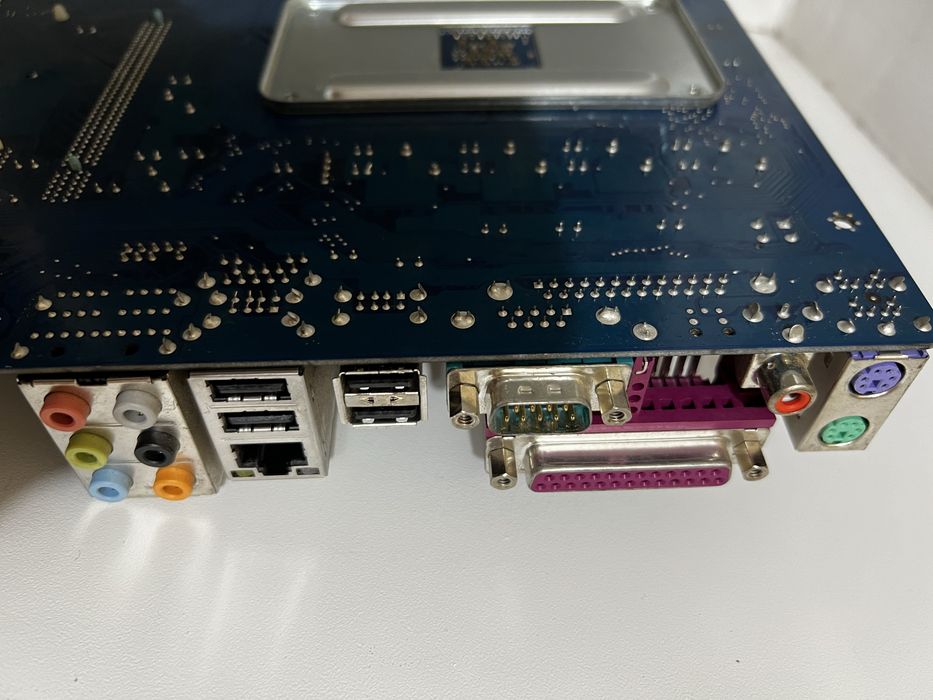 Материнська плата Gigabyte GA-M52L-S3P