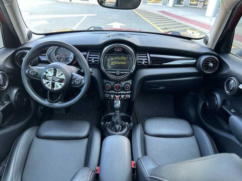 2017 MINI Cooper 4 Door