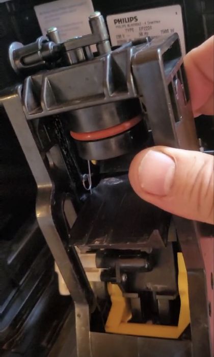 Кавомашина кофемашина 2024 рік 1,5 року Philips LatteGo EP2200