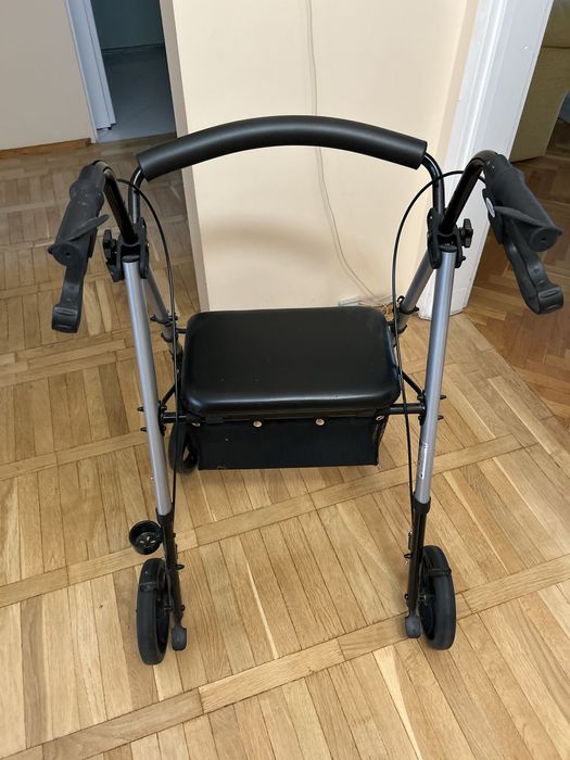 Chodzik balkonik dla seniora