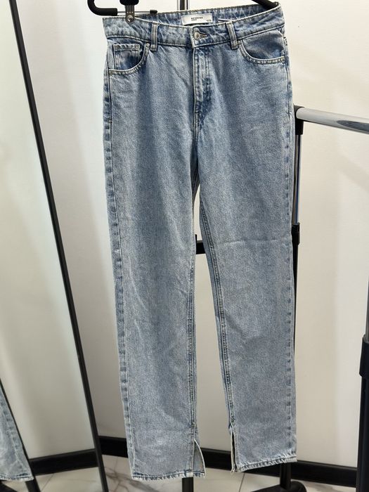 Прямі джинси з розрізами Reserved 38р