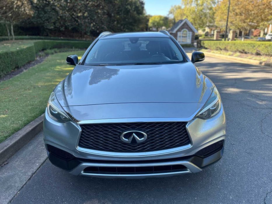 INFINITI QX30 Luxury      2017