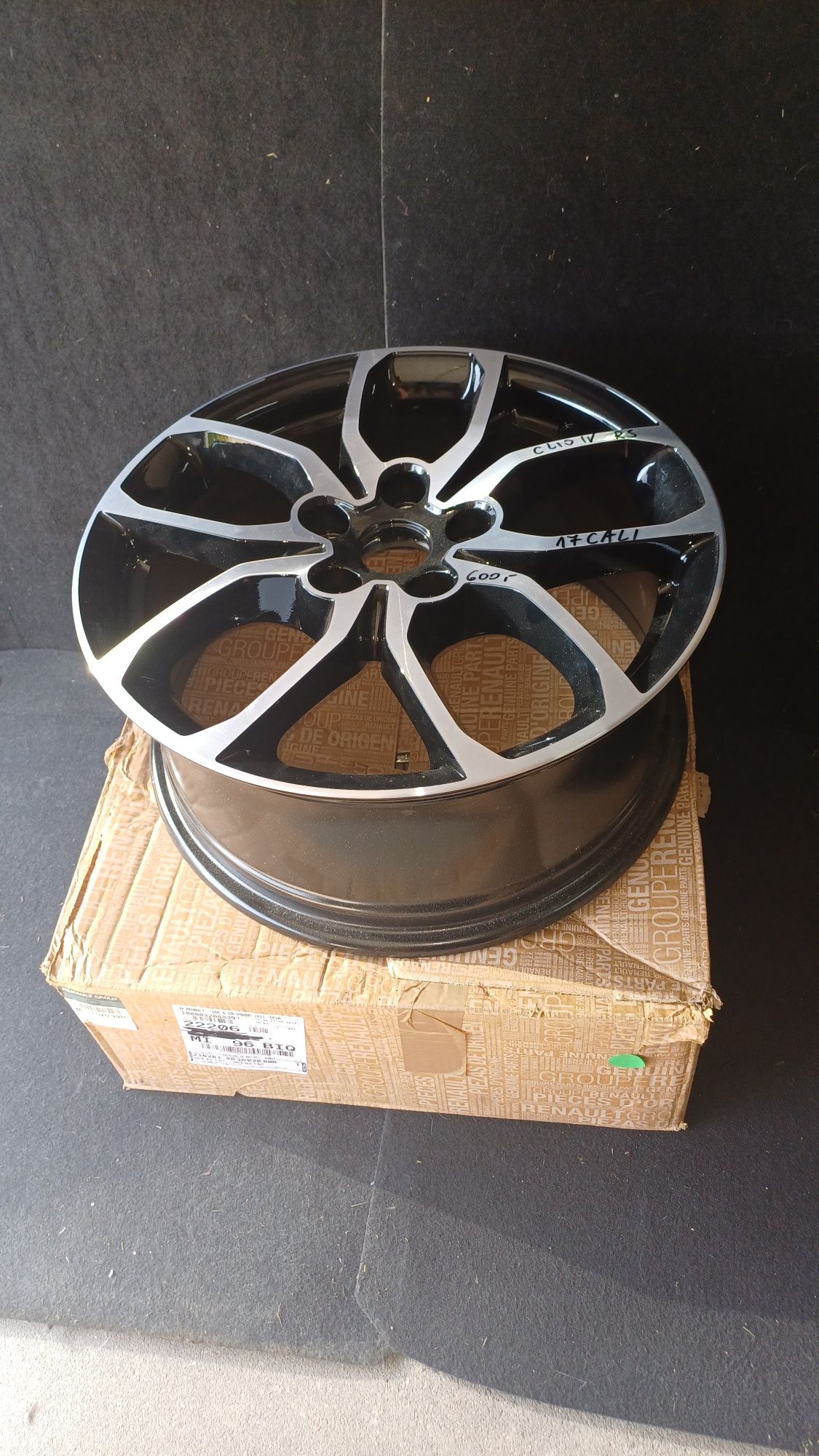 Felga aluminiowa czarna clio lV Rs 17 cali