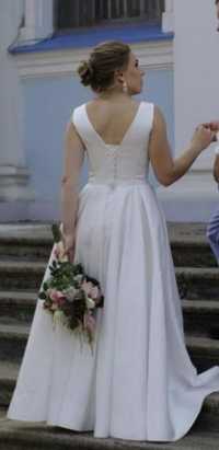 Весільна сукня 42- 44 розмір