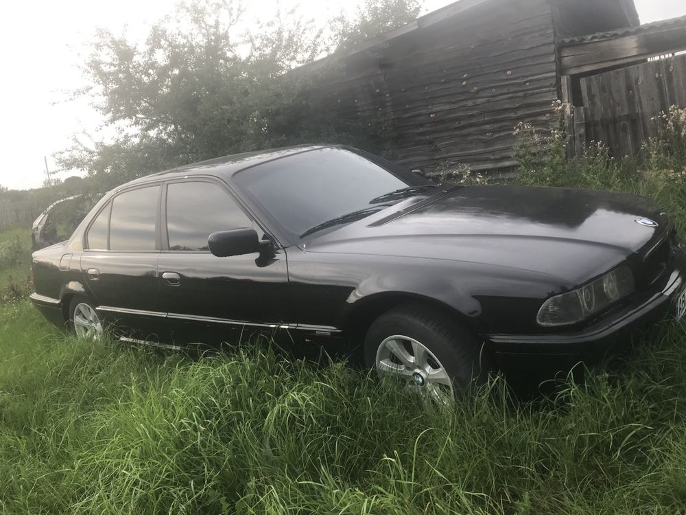 Продам BMW E38 газ. Бензин