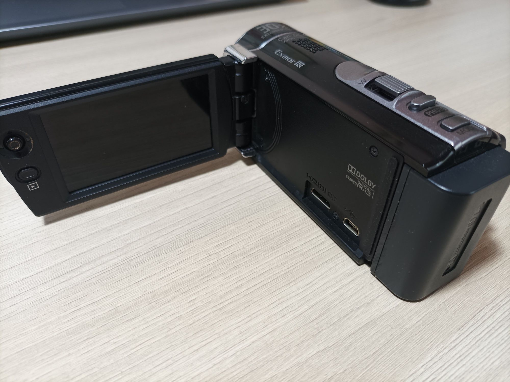 Видеокамера Sony HDR-CX190E с сумкой