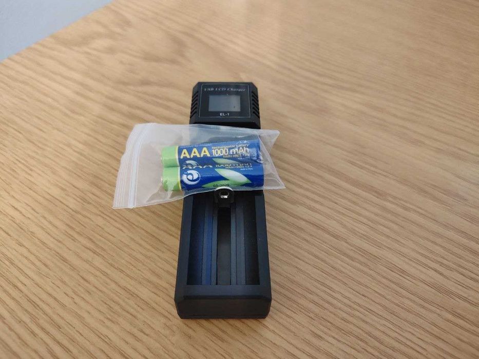 Ładowarka LCD do akumulatorów / baterii