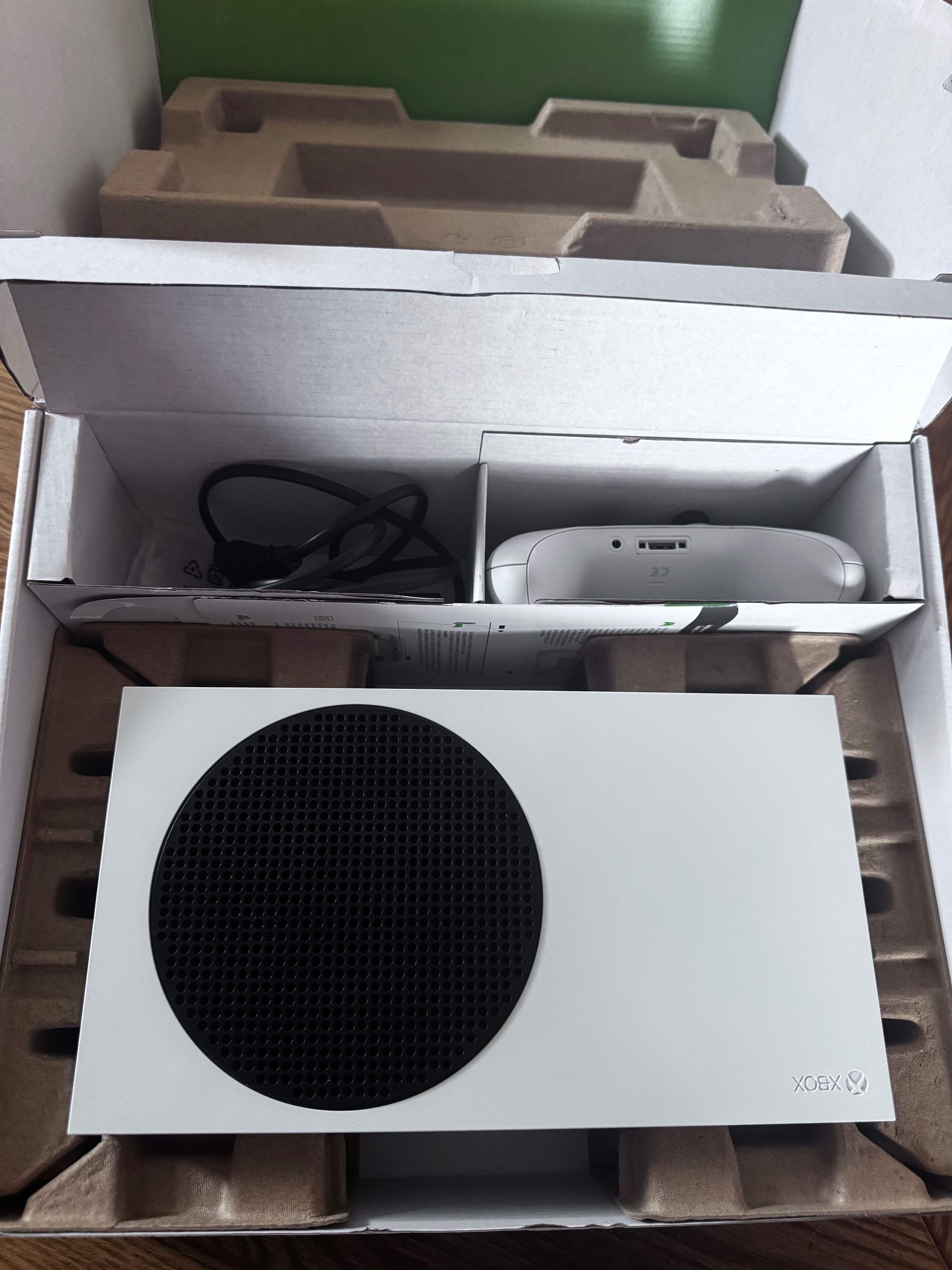 Xbox series S stan bardzo dobry
