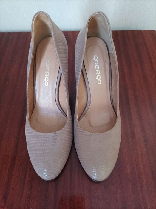 Шкіряні бежеві туфлі
