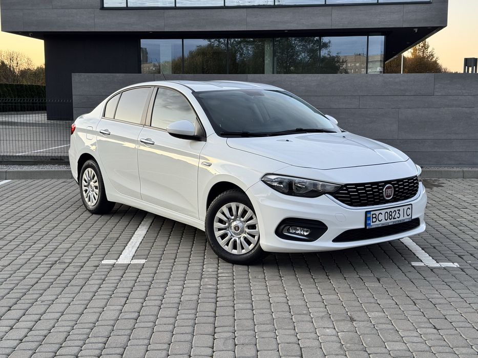 Fiat Tipo 2019 року.