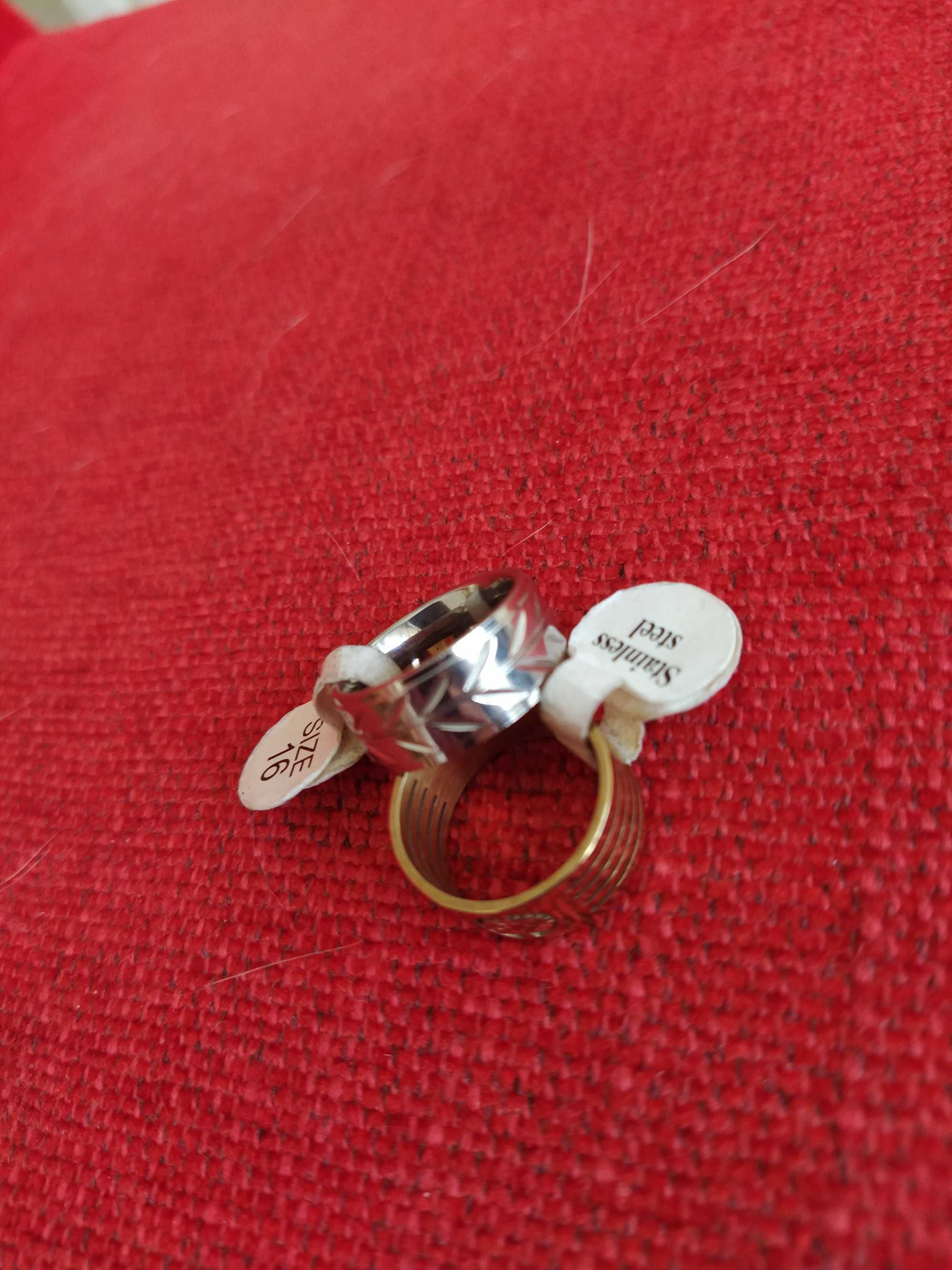 Conjunto 2 aneis aço inoxidável tamanho 16 - Dourado+Prateado