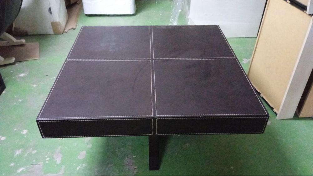 Mesa de centro em pele sintetica