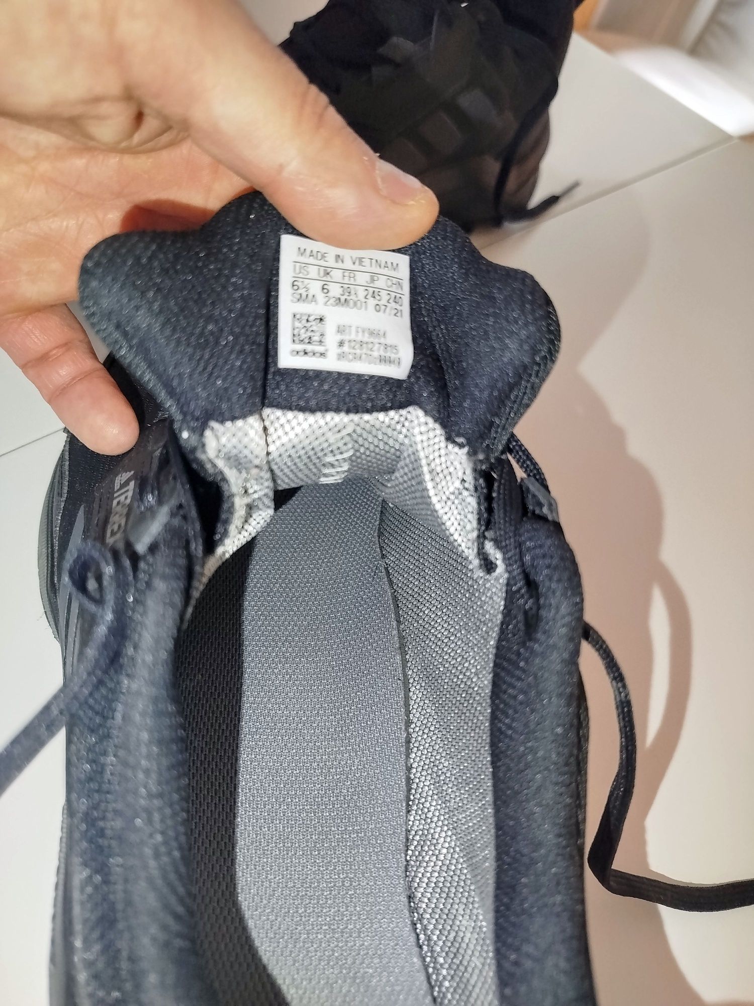 Кросівки чоловічі Adidas Terrex Ax4 Gore-Tex HP7395 розмір 39