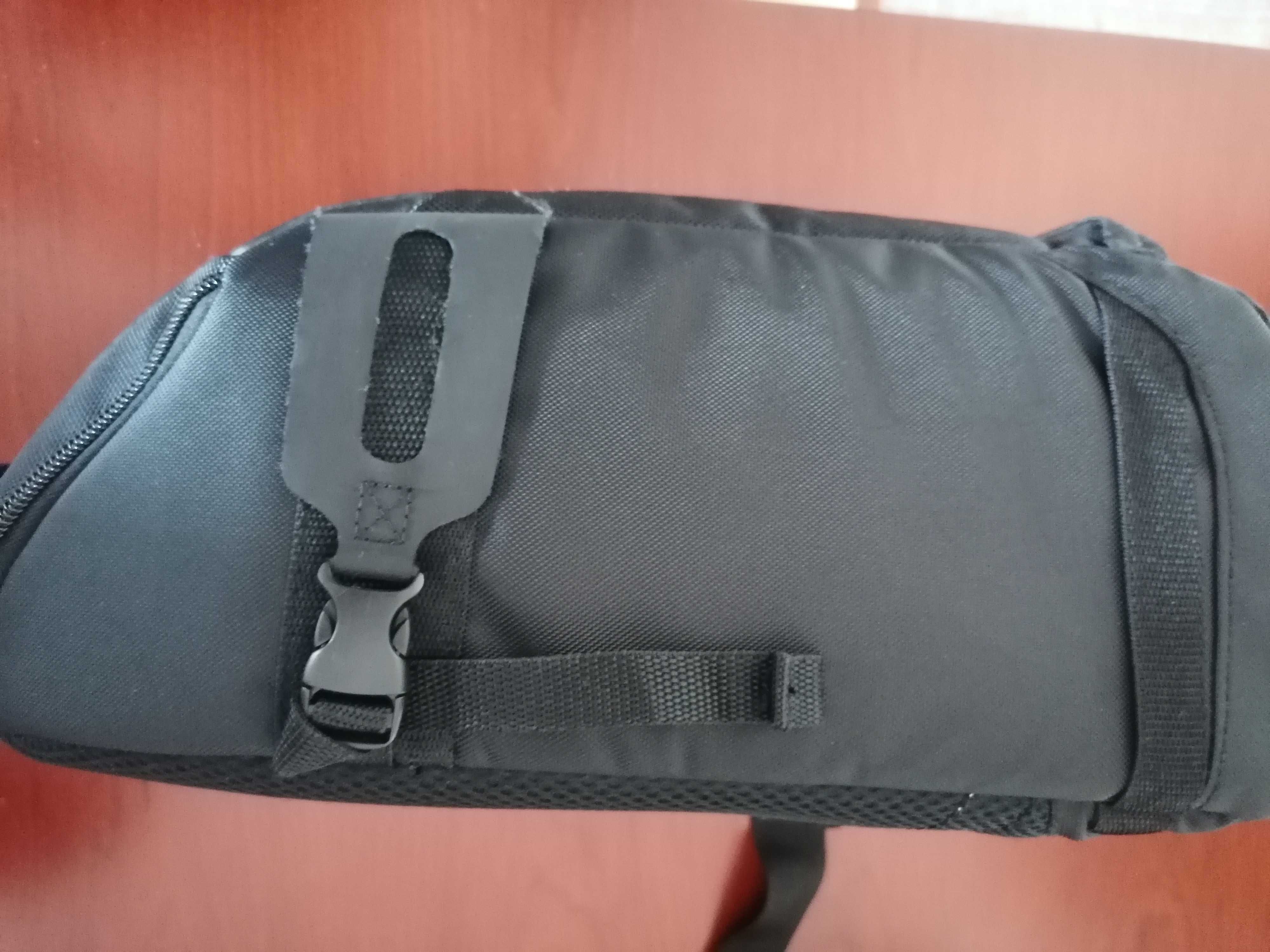 Bolsa Compacta Case logic como nova