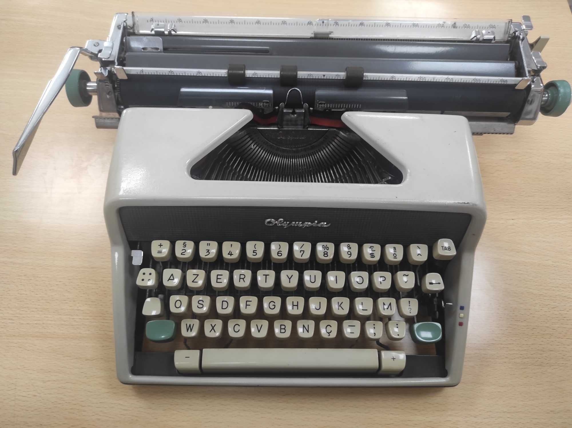 Máquina de escrever antiga