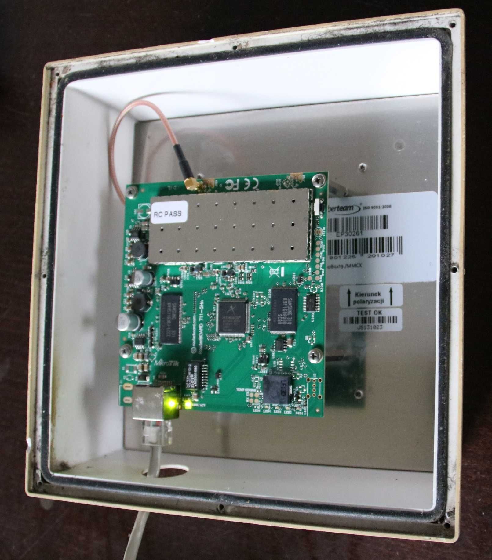 płyta routerboard RB711 z anteną airbox 19dBi karta wi-fi 5GHz.