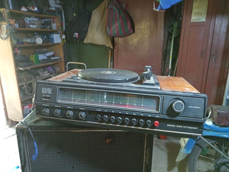 Стационарная транзисторная радиола "Вега-323-стерео", 70-их годов.