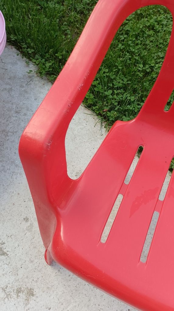 Krzesłko plastikowe dziecięce