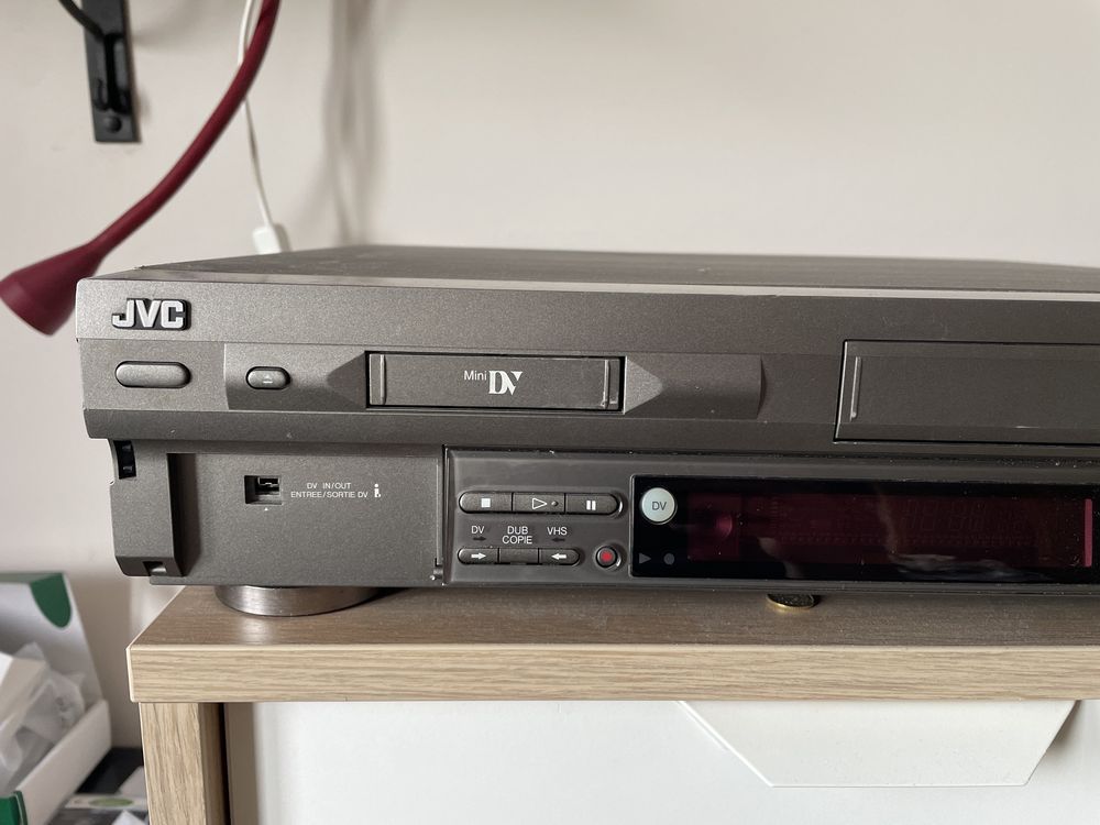 Magnetowid JVC - 100% sprawny. Na kasety VHS i miniDv