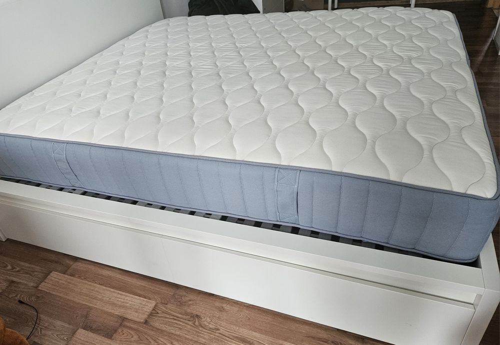 Łóżko Ikea Malm 180/200 z szufladami i materacem 3 letnie