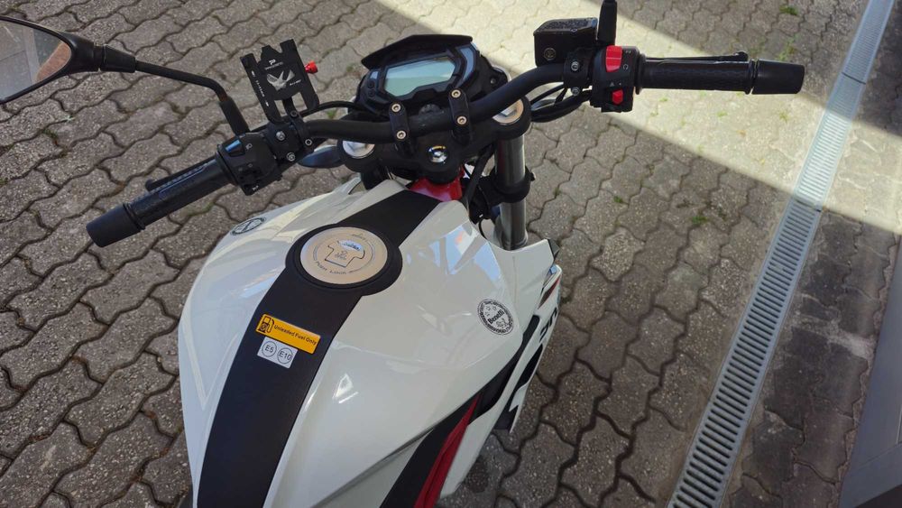 Mota Benelli BN 125 poucos km's