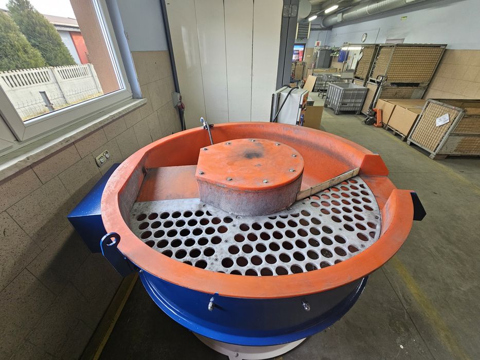 Urzadzenie wibroscierne, polerka wibracyjna