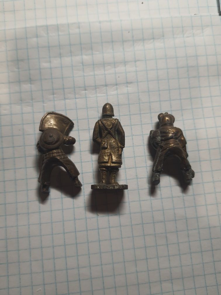 Три бронзовые рыцари.
