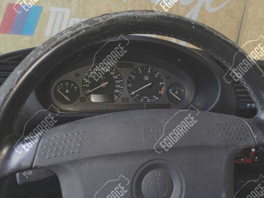 BMW E36 318is Coupe _ Para Peças