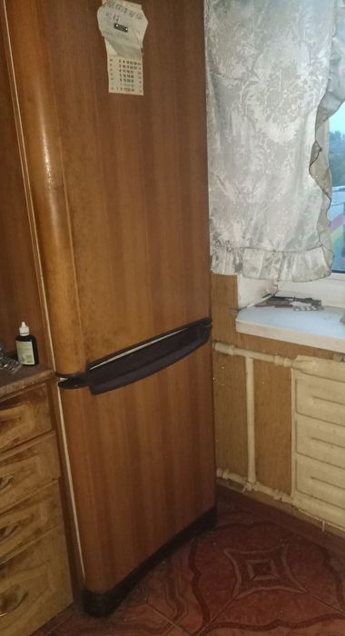 холодильник~индезит,(нада заправить фрионом),цена 850 гр.