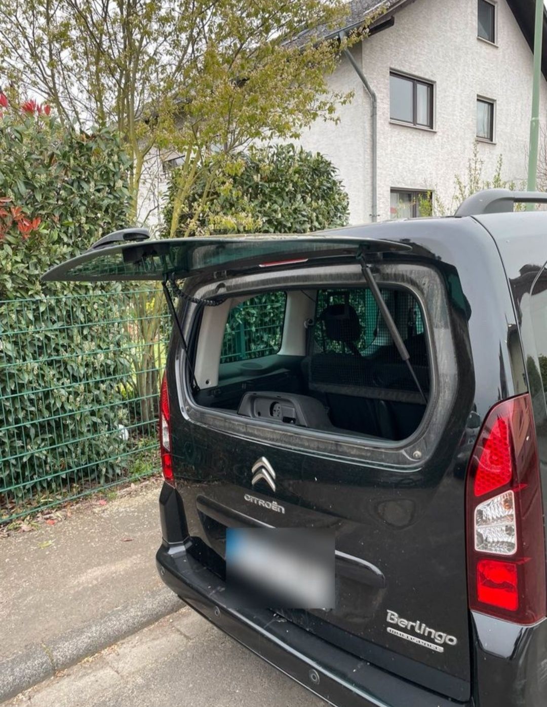 Citroen Berlingo 1.6 diesel automat tempomat czujniki hak grzane fotel