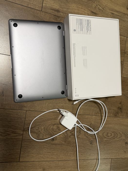 macbook air 2020 16/256