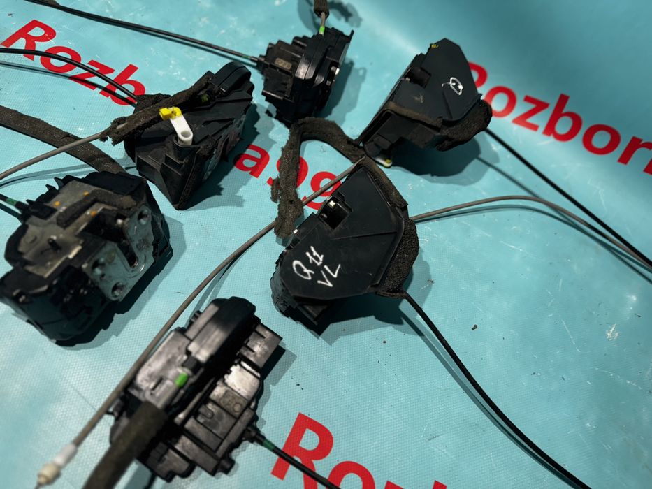 Замок дверний Nissan Qashqai j10 передній задній Кашкай