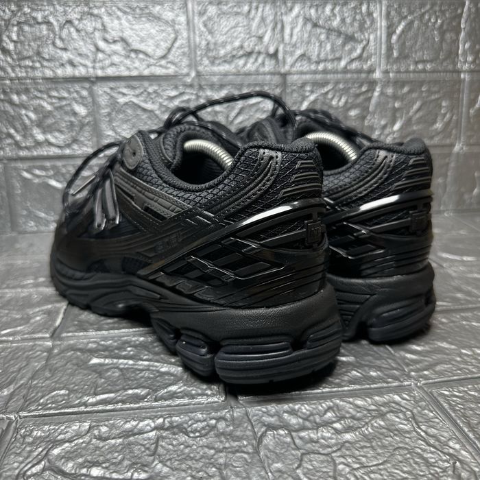 Чоловічі кросівки New Balance 1906U Triple Black M1906NJ