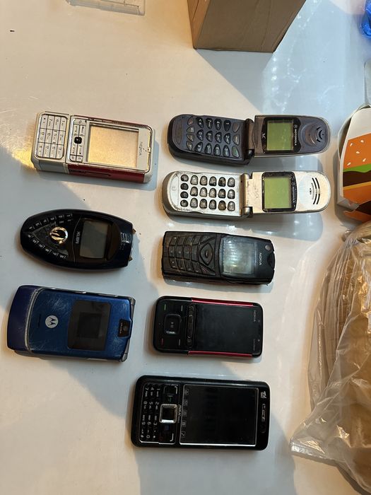Stare telefony - nokia 3250, motorola V50, V51, siemens xelibri
