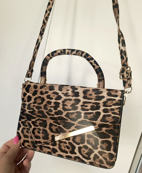 Nowa torebka w centki lamparta ze złotymi dodatkami